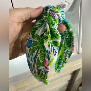 Lilly on holiday top knot